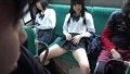 毎朝通勤途中に見かける女子校生のパンチラをチラ見してたら…のサンプル画像1