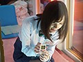 マジックミラーごしの欲望。テレビ番組や映画で話題になった本物の見学クラブで(店員にばれないように)ひよこ女子と無許可本番ヤりまくり！のサンプル画像1